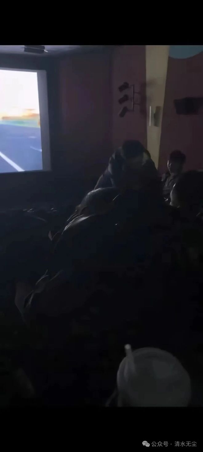 电影院当着孩子捉奸_电影院当着孩子吵架影响孩子_抓奸